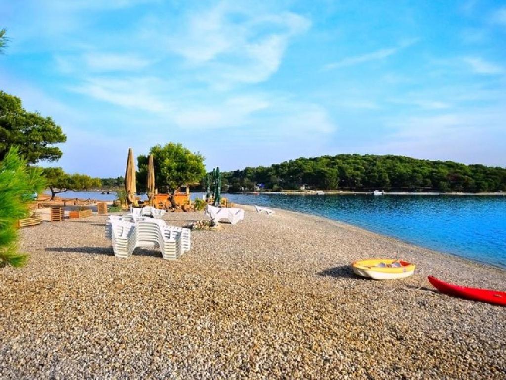 Beach House Ive With Jacuzzi, Pool, Playground And Bbq In An Olive Grove With A Beach, Pomer - Istria 외부 사진